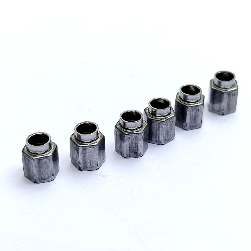 China cold heading non-standard screws